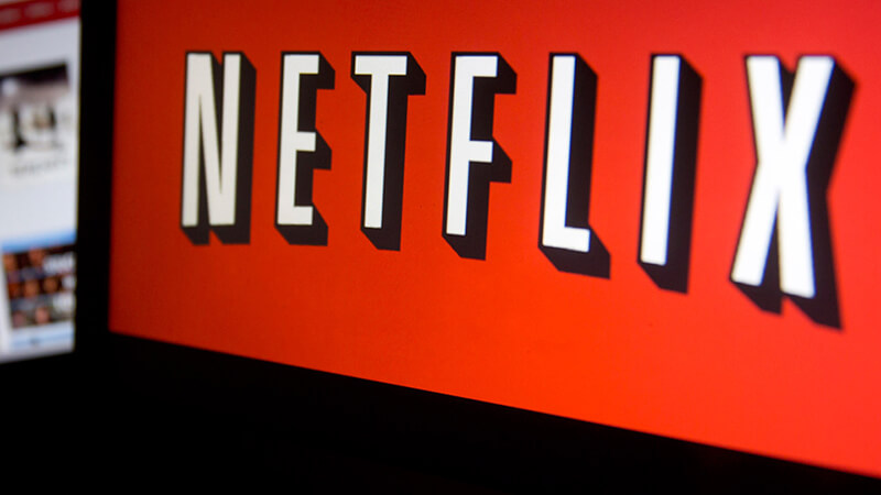 Computer screen with the old Netflix logo and phishing scam in the background