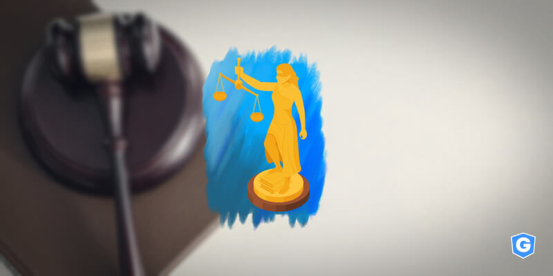 Totem da justiça segurando a balança das bases legais da LGPD